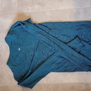 Lululemon aqua black long sleeve Swifty size 6